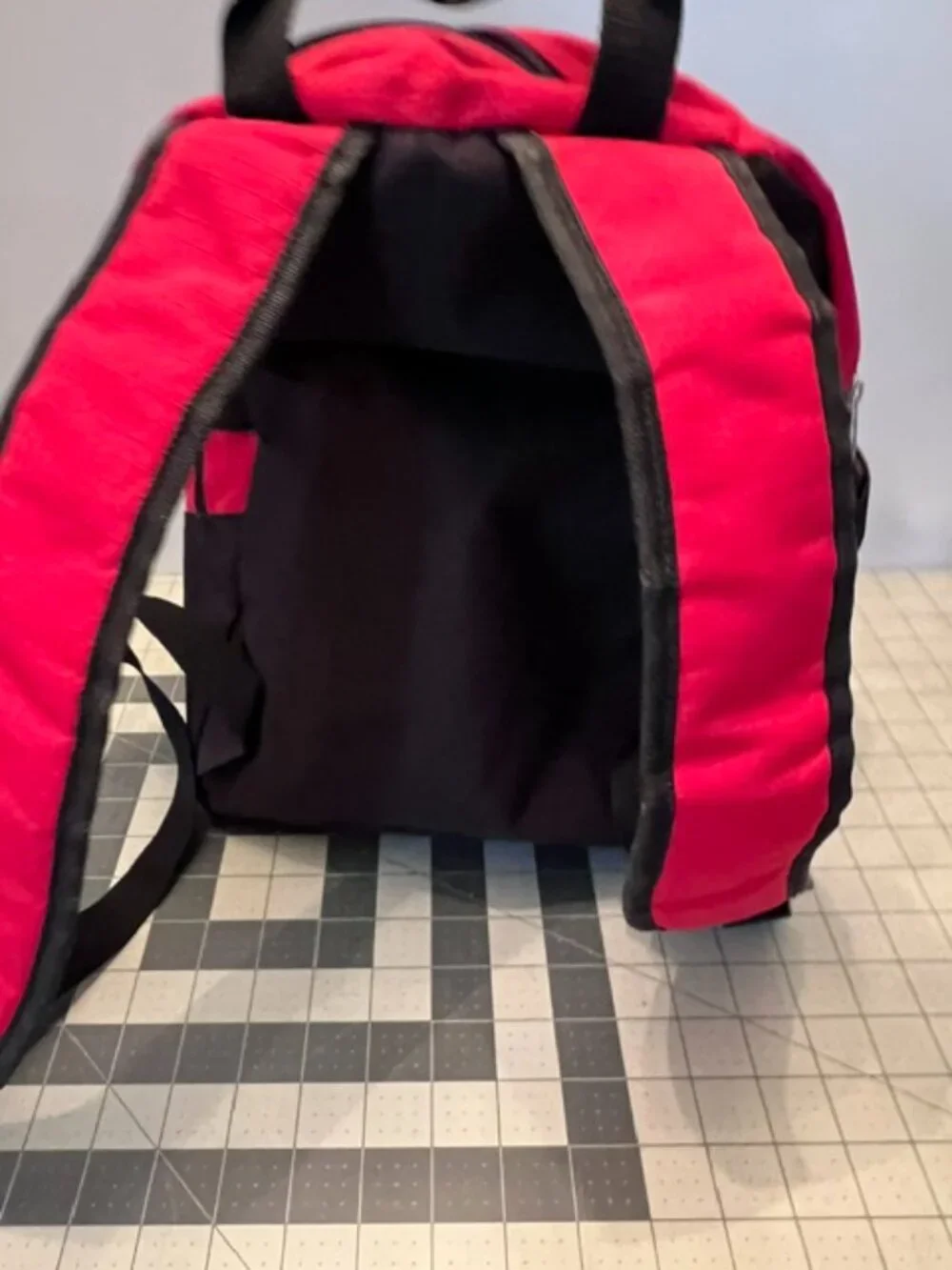 RJ SPORTS Backpack Red &‎ Black athletic school lightweight bungee cord system